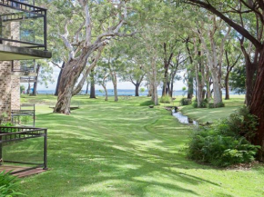 Bay Parklands 23 located at Little Beach with air con pool and tennis court